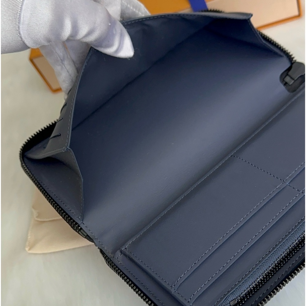 Auth Zippy Wallet Micro Chip - Picture 7 of 17
